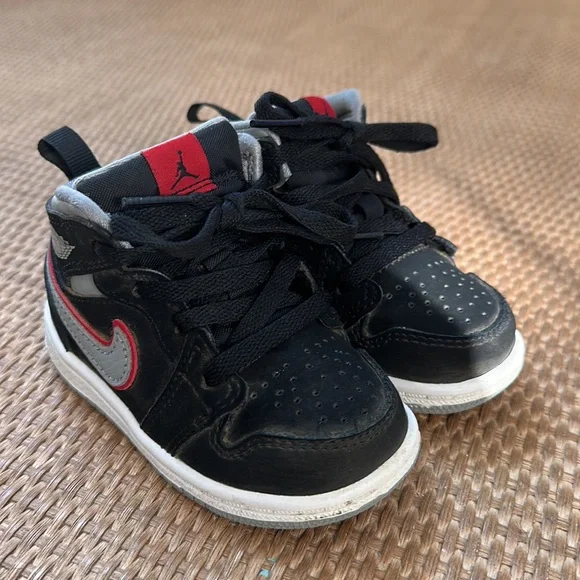 Air Jordan 1 Mid GS Black Particle Grey Shoes - Picture 3 of 7